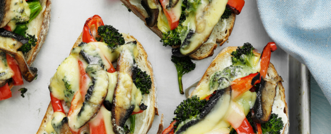 Bread with grilled vegetables