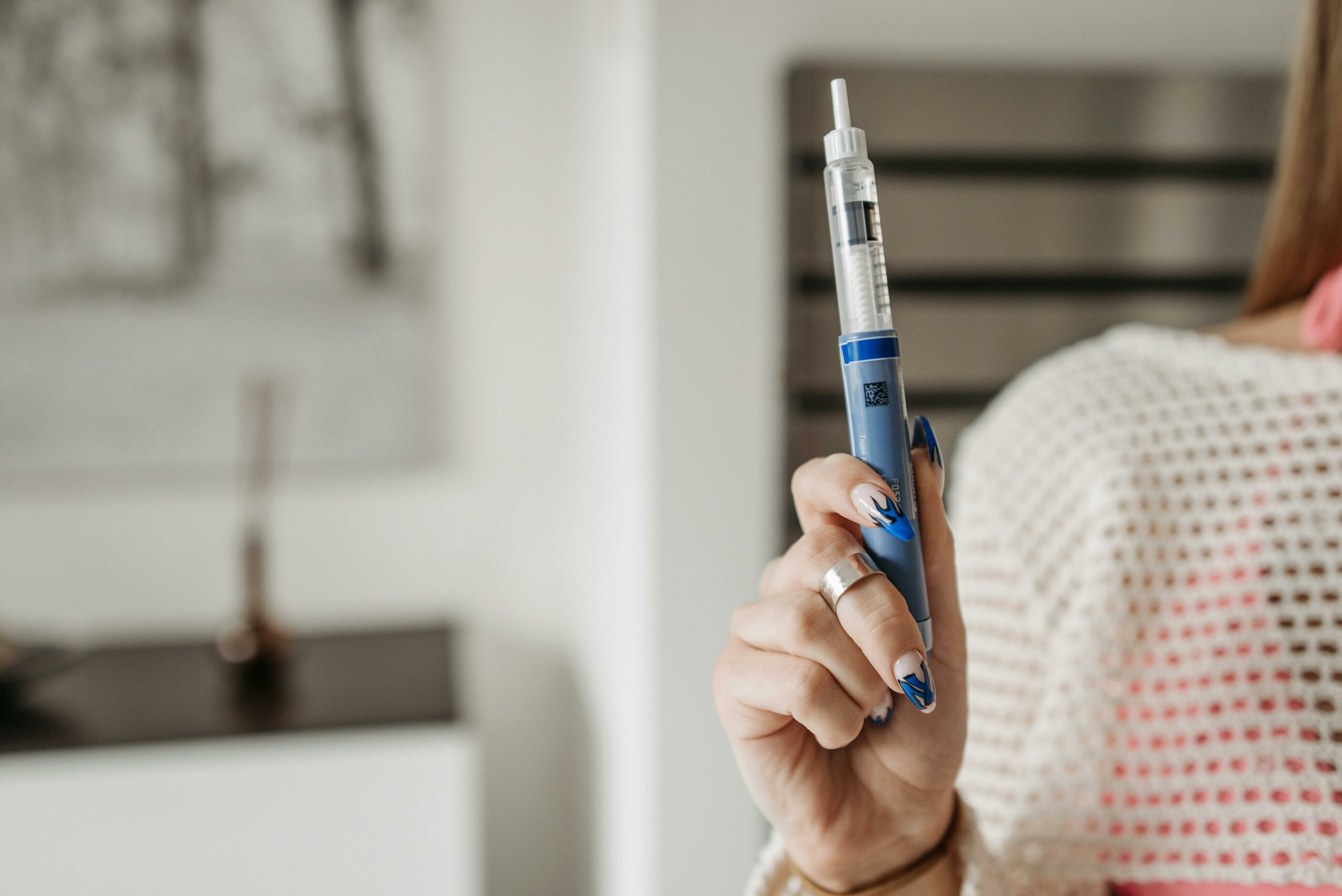 A woman holding an insulin pen